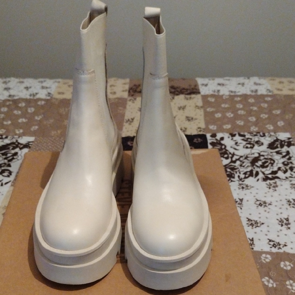 NWB Steve Madden Boots
